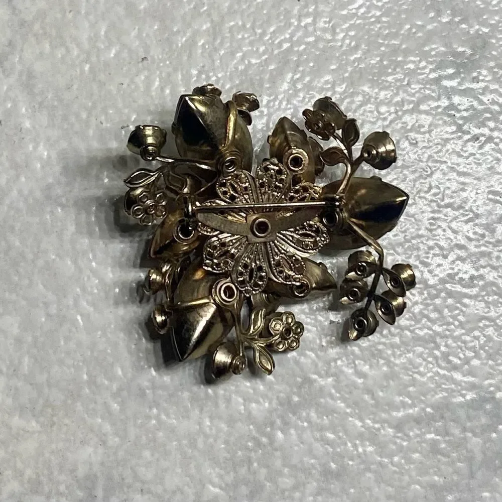 VINTAGE 1960s brooch